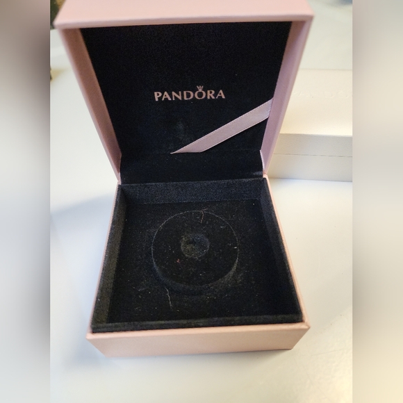 Pandora bracelet boxes - Picture 2 of 4